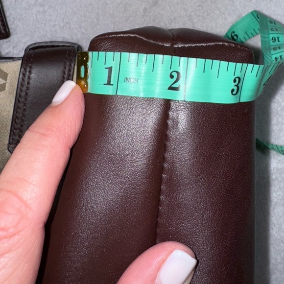 Coach Tan and Brown Signature Shoulder Bag - Picture 10 of 11